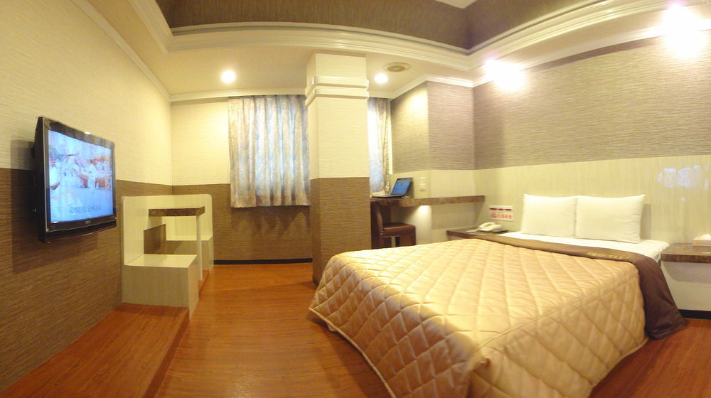 Hua Yue Hotel Taoyuan Exterior foto