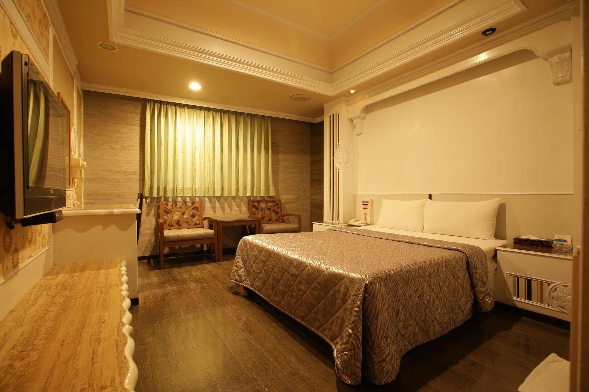 Hua Yue Hotel Taoyuan Exterior foto
